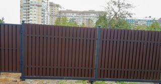 Купить распашные ворота из штакетника Гатчина, цена от 2779 руб.